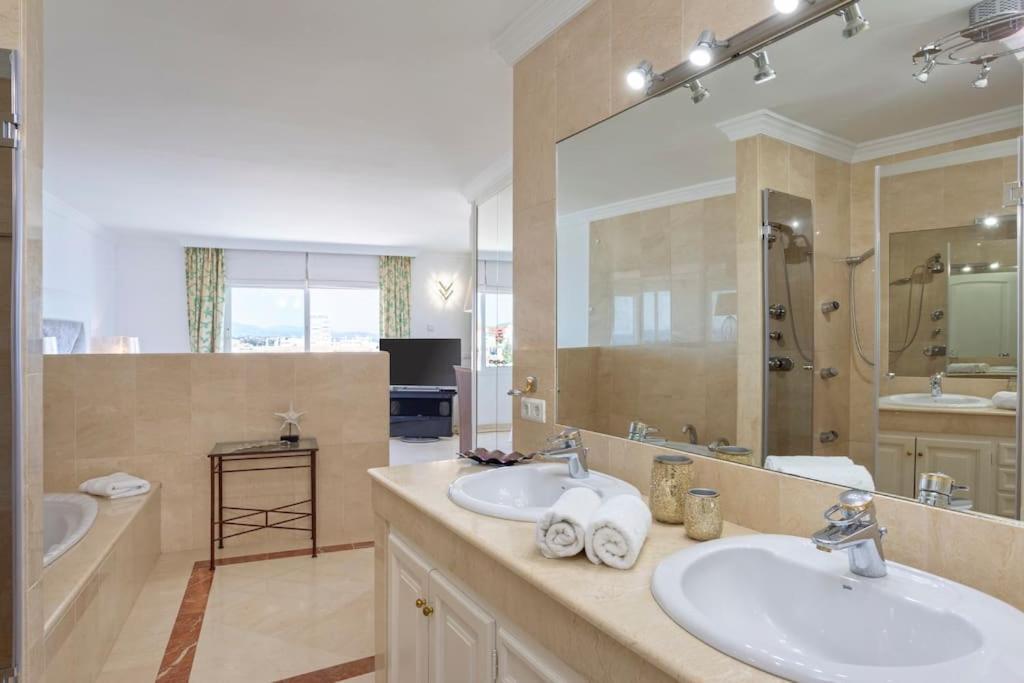 Estepona Luxury Seafront Penthouse With Parking Extérieur photo